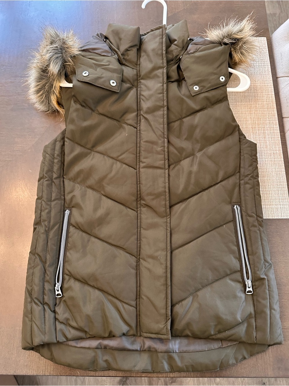 H&M Olive Green Quilted Faux-Fur Trim Puffer Vest